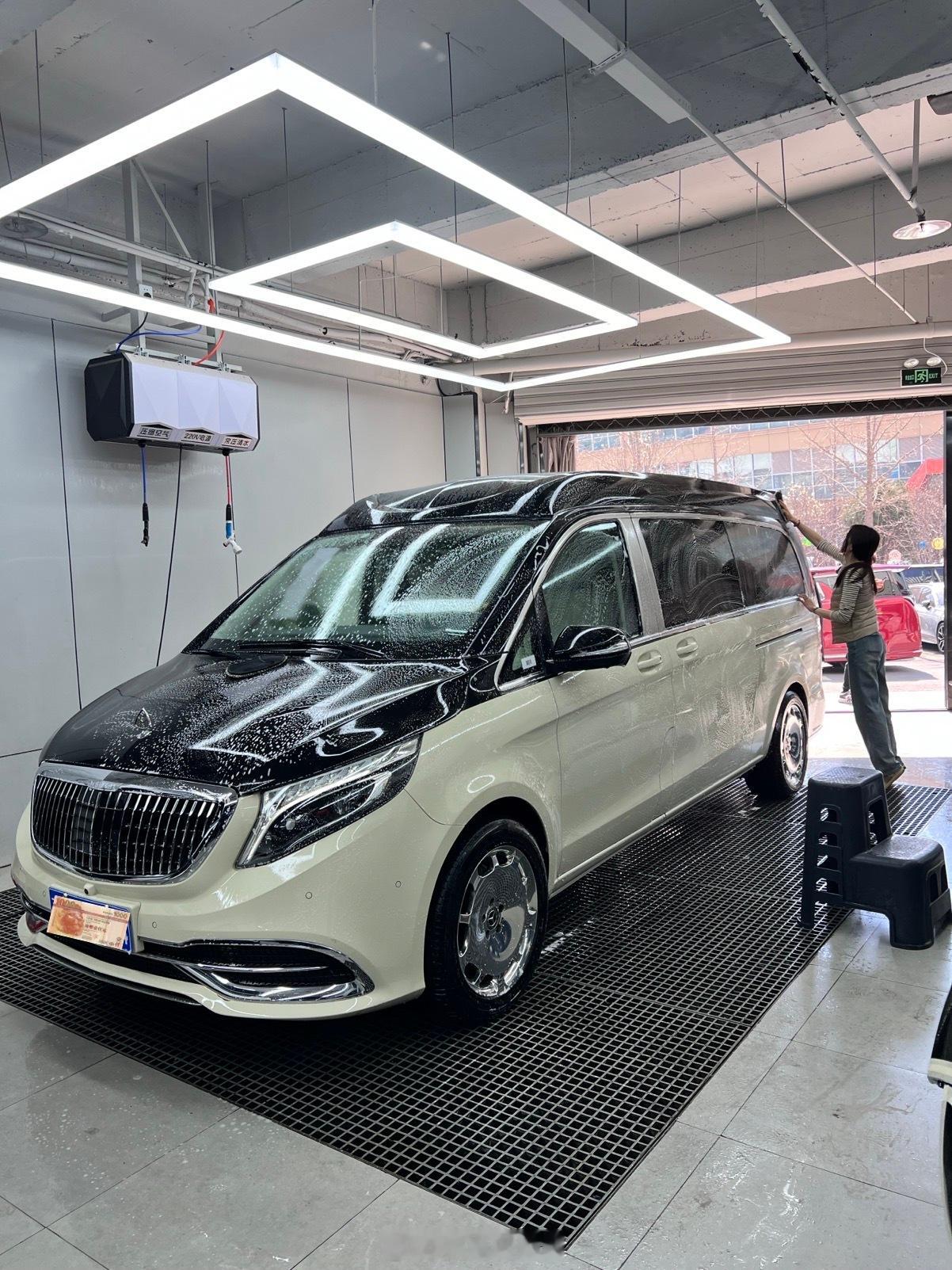 周五的下午永远比周末更让人快乐[干杯]  ​​​