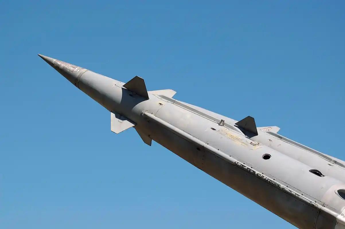 4000公里杀招现世，欧洲连夜拉响防空警报。伊朗4000公里导弹亮剑，直接打破全