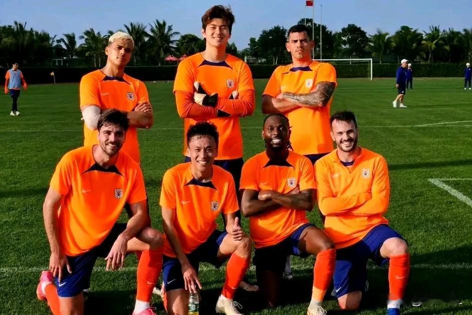 球员妻子发文提醒，泰山球迷应该都快把他忘了吧？
  泰山队外援帕托妻子通过社媒发