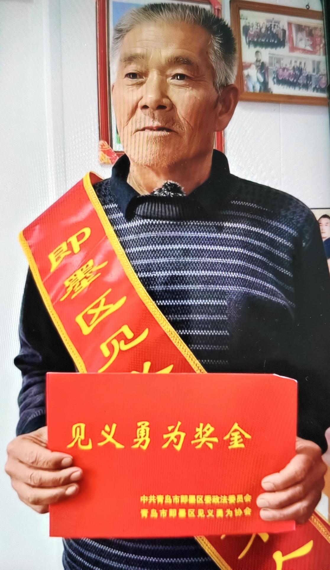 5月26日上午，青岛市即墨区委政法委相关领导来到即墨区田横镇杨哥庄村，为5月1日