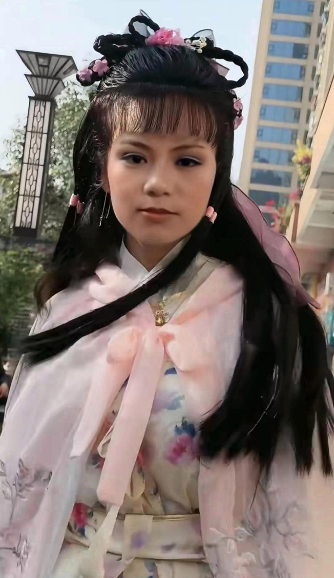 这个模仿黄蓉的人简直绝了！模样和神态都像极了，就好像翁美玲又出现在眼前一样！ ​