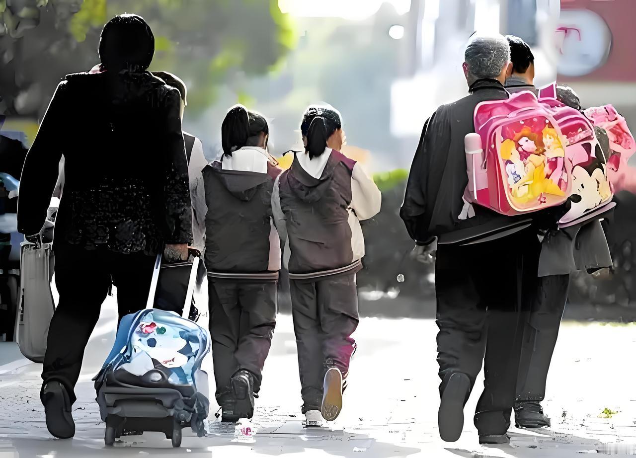 孩子分享学习喜悦时，别浇灭这颗“小火苗”
 
今天接外孙放学，她边走边兴高采烈的