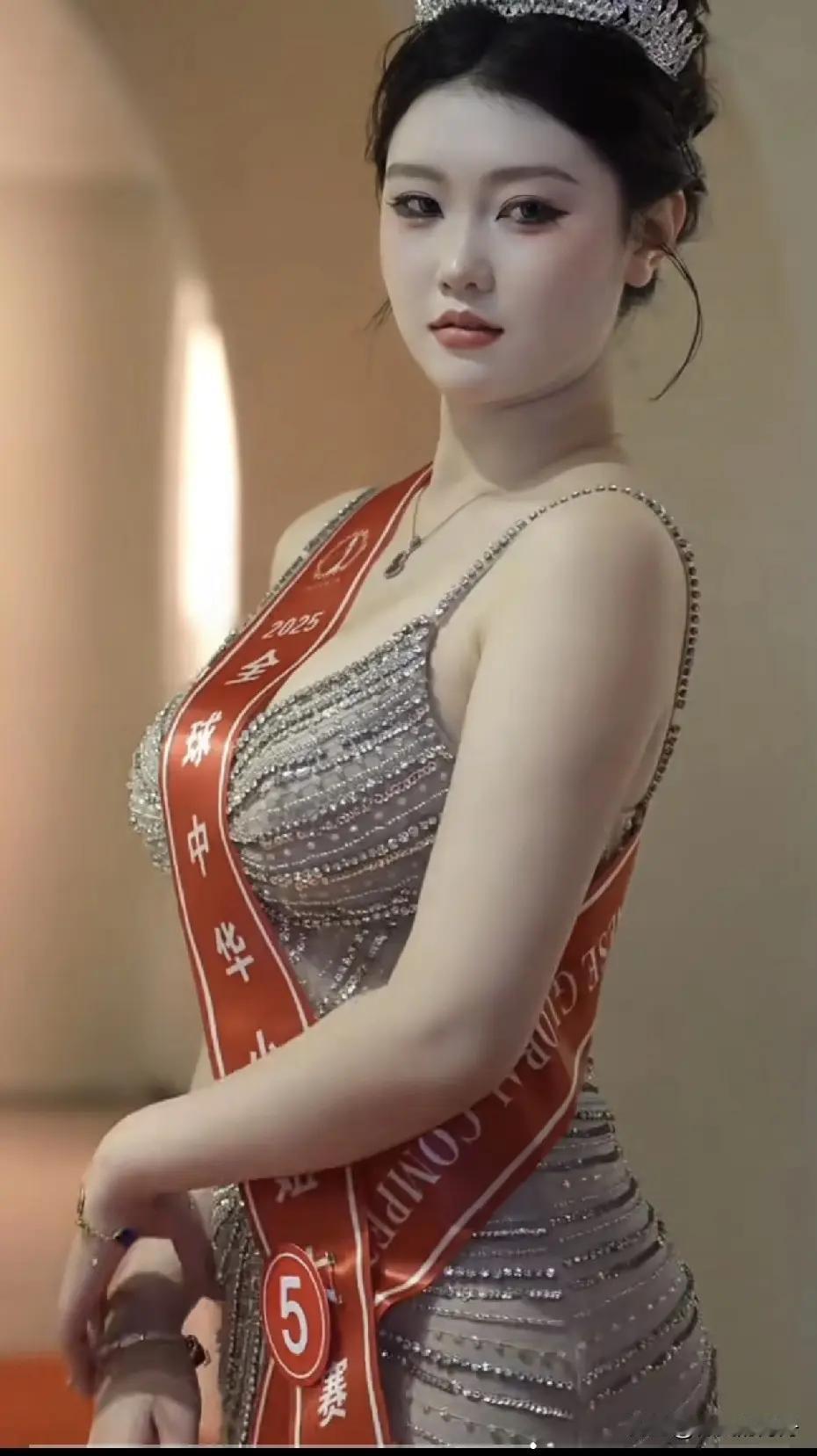 2025年12月29日全球中华小姐香港总冠军新鲜出炉，19岁的河北姑娘莲子欣喜获