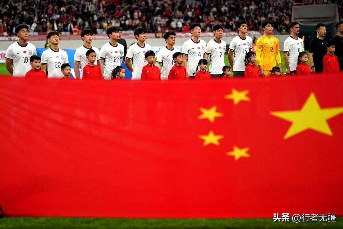 哎呀，看着杜月徵抱着球狂奔庆祝，心里真是五味杂陈！
1-0双杀越南，这多提气啊，