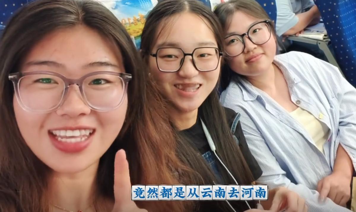 [微风]解释不清了！云南，女子坐高铁参加朋友婚礼，没想到，邻座2个女生也去河南，