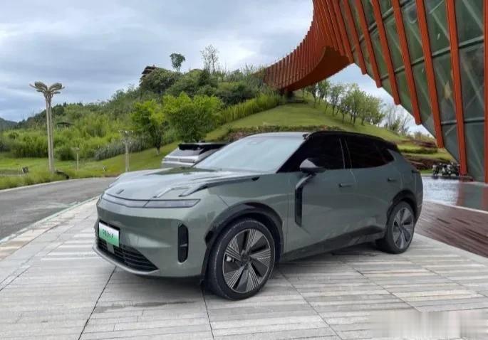 “最好的领克，给最好的时代。”
鉴于这只是一篇比较抒情的文章，而非广告，所以就索