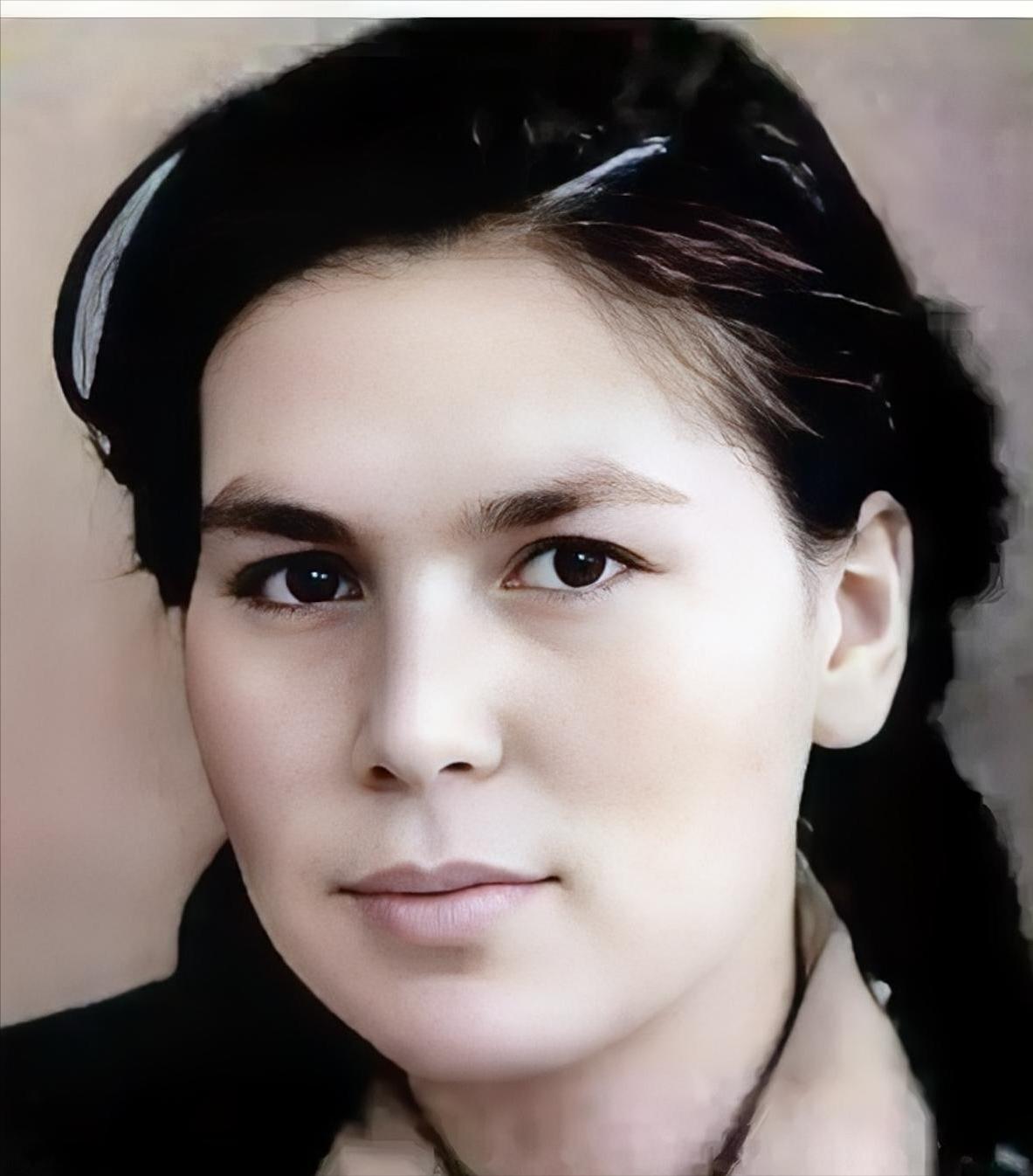 1965年，55岁的刘亚楼因为操劳工作，英年早逝。离世前，他叮嘱小自己15岁的混