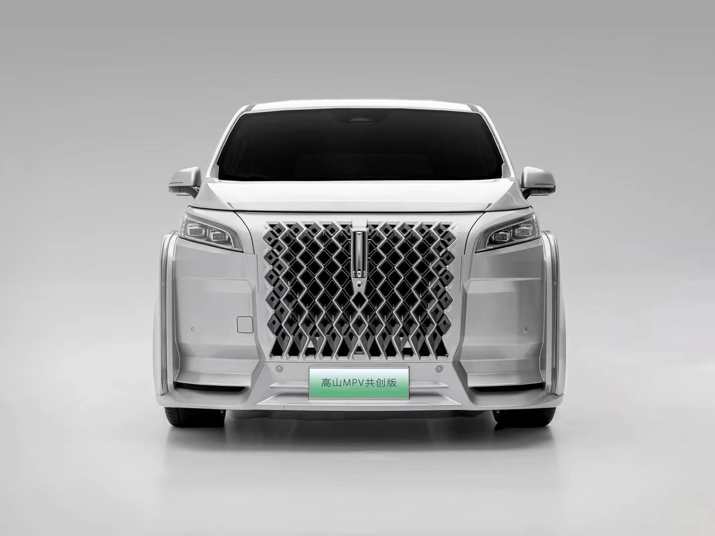 魏牌高山将于本月18 日上市，将有三款车型共同发布：标准版、行政加长版以及共创版