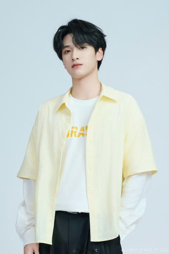 【律师称严浩翔没义务帮父亲还债】律师解读严浩翔事件 5月1日，艺人父亲疑在社交平