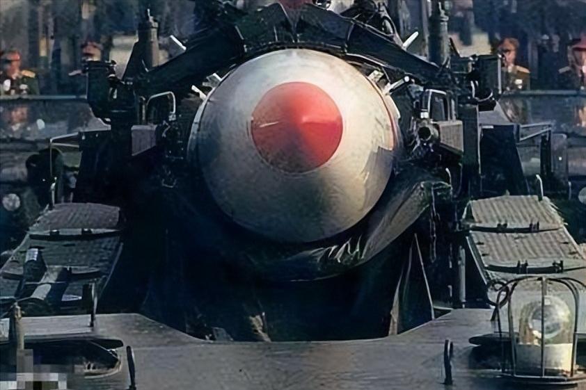 日本现在最让人警惕的点，不是嘴上喊安全，而是那股子“想把核这张牌摸到手里”的劲儿