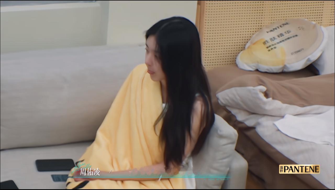 《半熟恋人》最新一期，周佑凌和柳柳终于坐下来聊了聊两人的关系。结果——还是没聊到