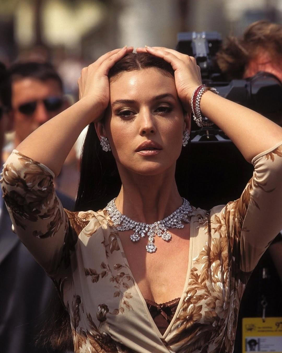 莫妮卡·贝鲁奇，电影时尚的经典时刻.Monica Bellucci in Dol
