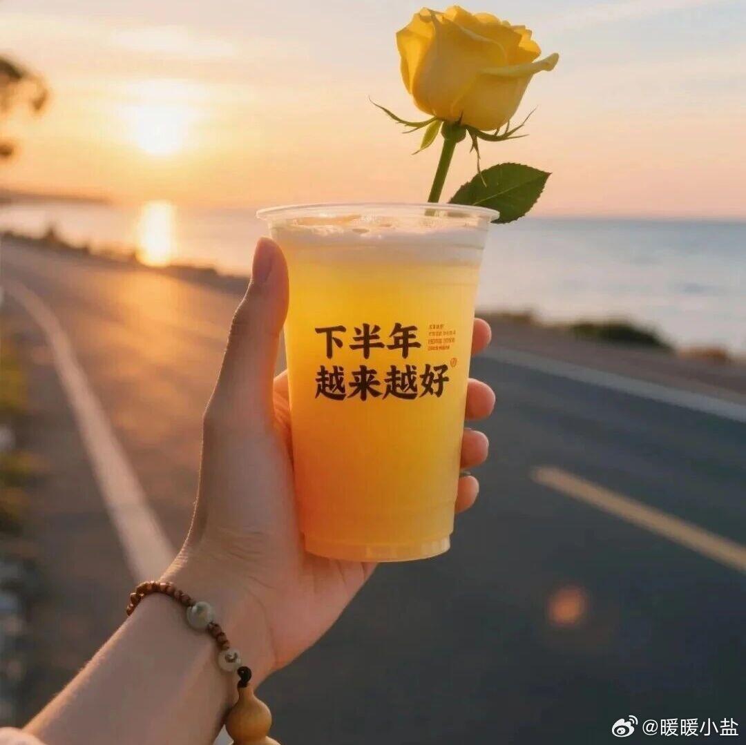 六月把温柔叠进夜色，七月把炽热藏进黎明。今夜，让星光替你保管所有心事。晚安，愿好