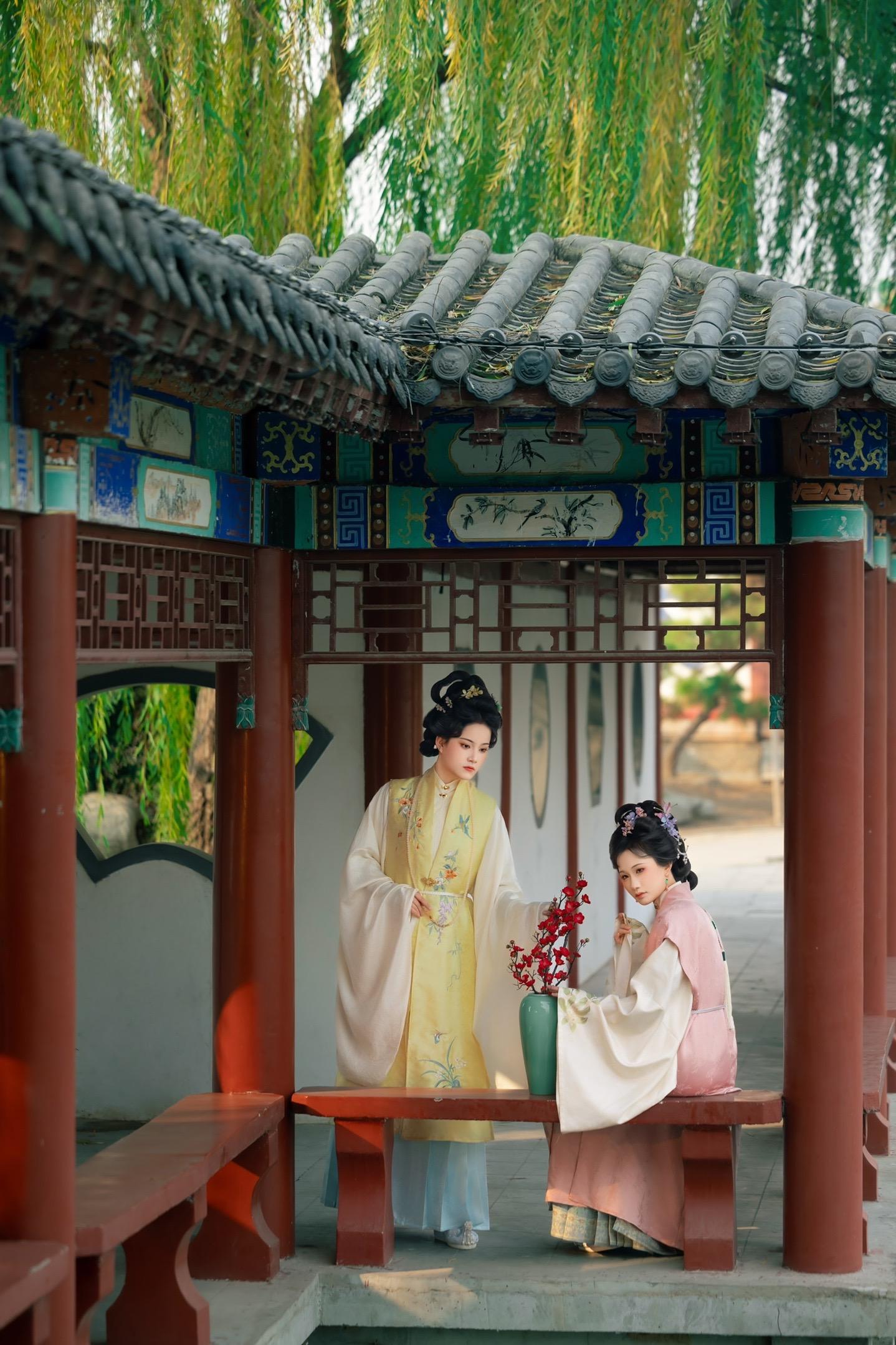 闺蜜在一起一定是穿明制了。