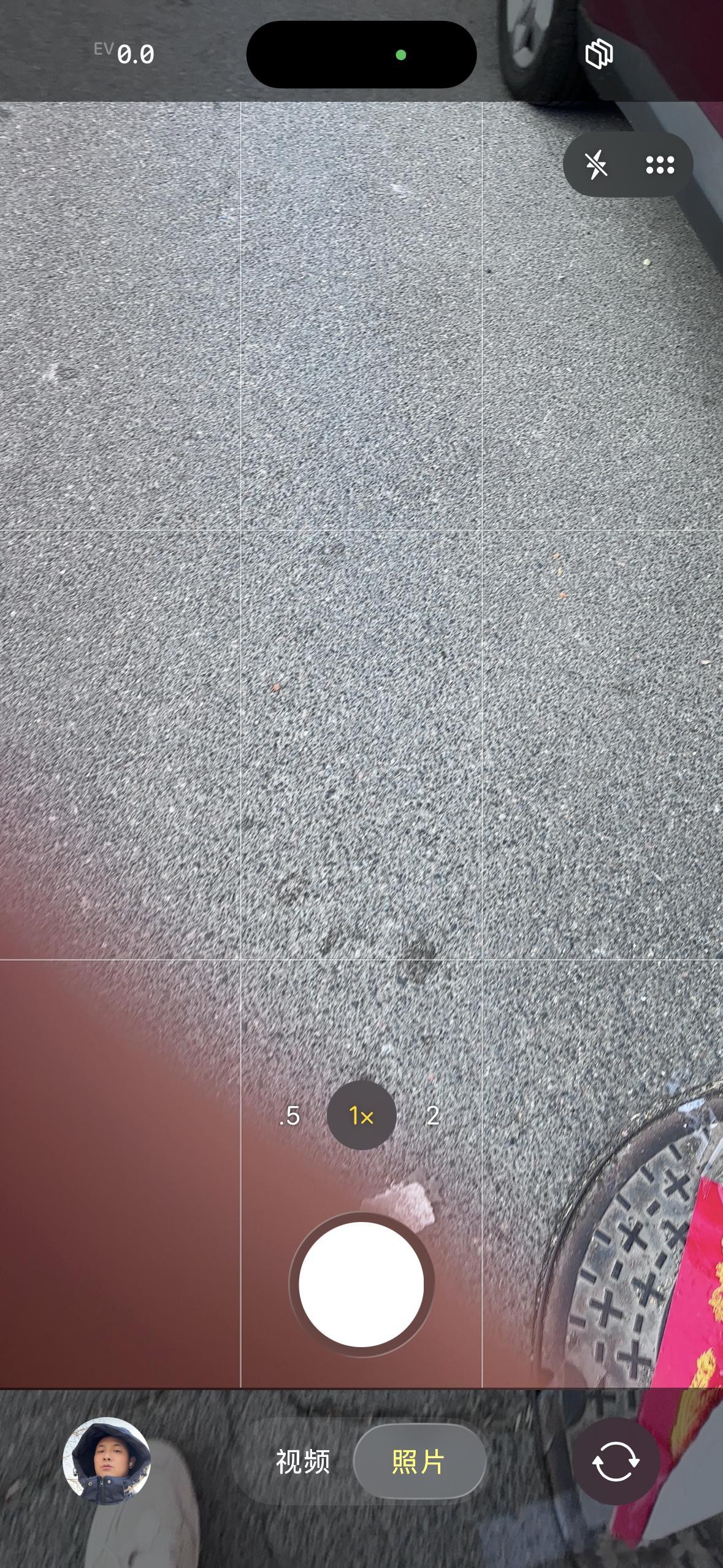 说真的我的iPhone手机系统刚刚更新到26.1版本发现界面感觉有点儿丑爆了，尤