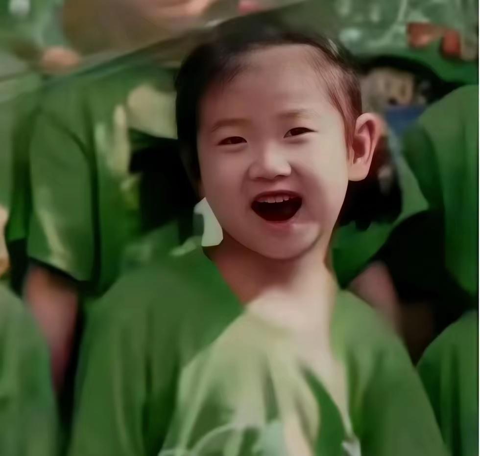 小小莎
如春苗
破土而出啦！
石家庄
孕育出
一颗小豆芽～
甜的果
红的花🌺