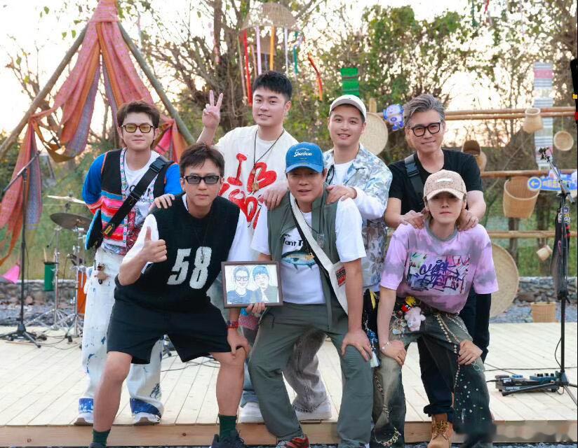 五哈一直在做有意义的事。全员线下走进高校和青年学生面对面交流，抛开距离感轻松闲聊
