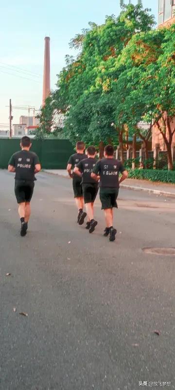 香港警察机动部队的训练那叫一个艰苦。2026年3月，170名队员结业展示让市民惊