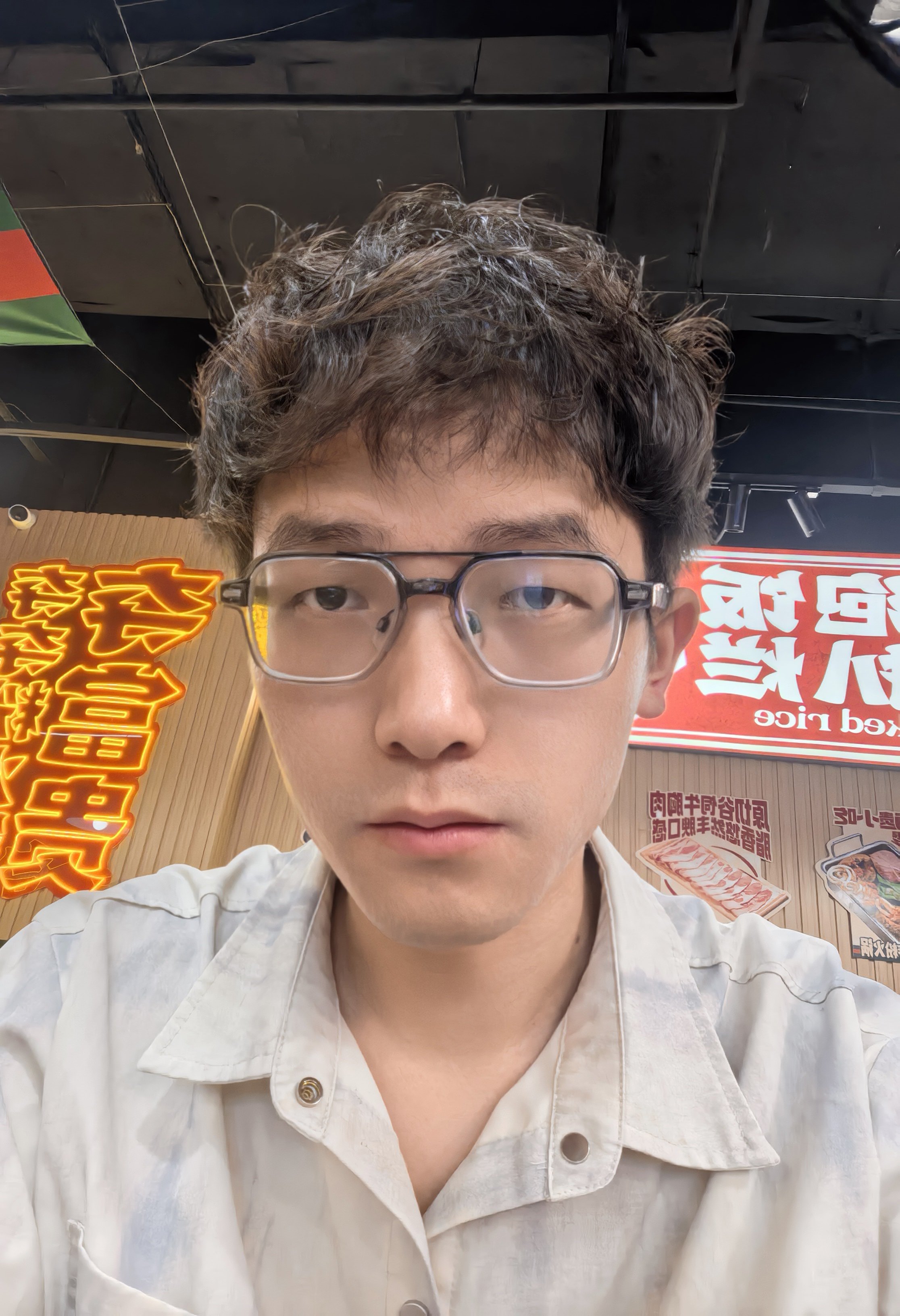 突然发现PuraXMax的镜头竟然不是超广角镜头，可让我找到一个缺点了