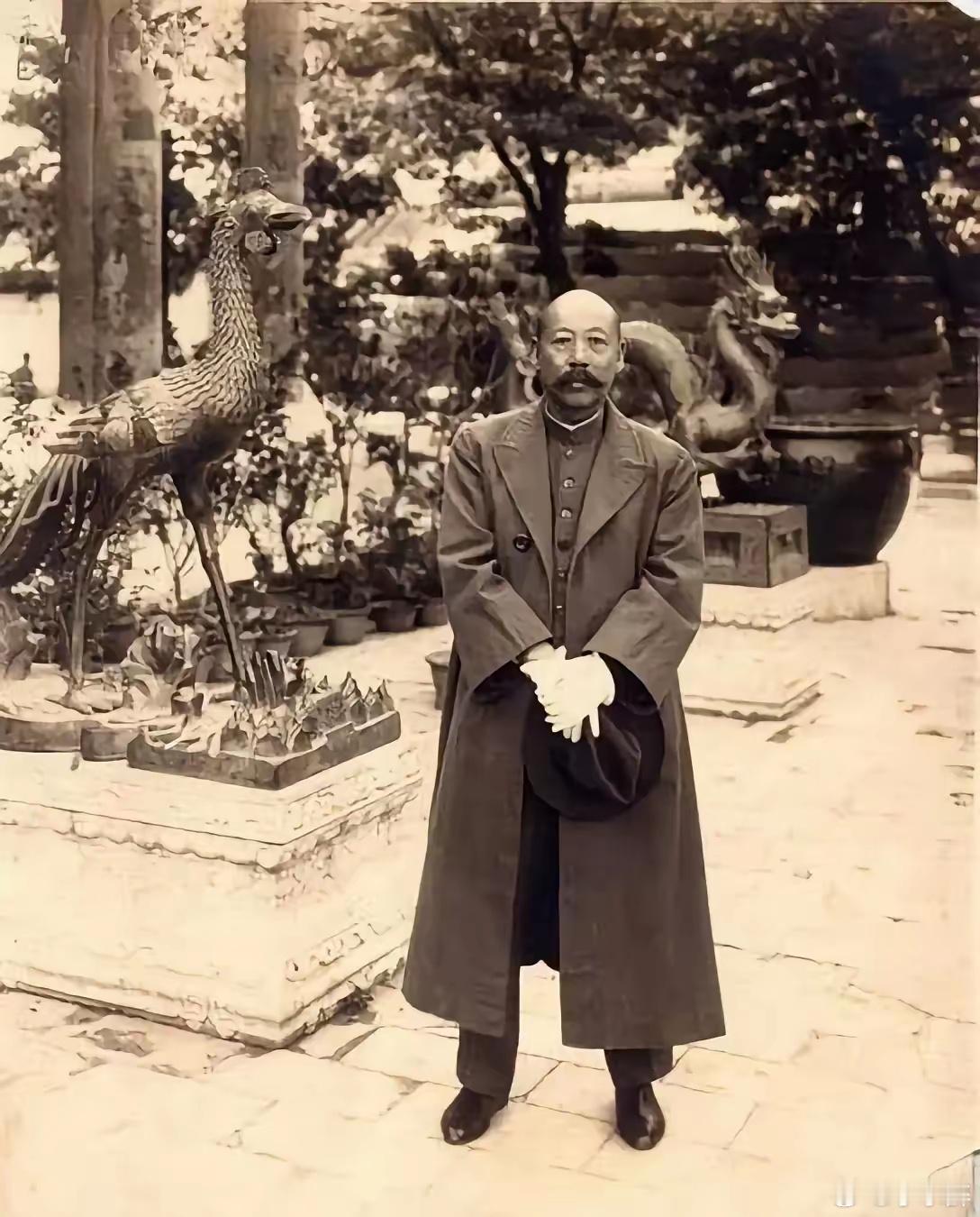 1919年，军阀曹锟创办河北大学，他说：“俺一个推车卖布的老粗，什么都不懂，大学