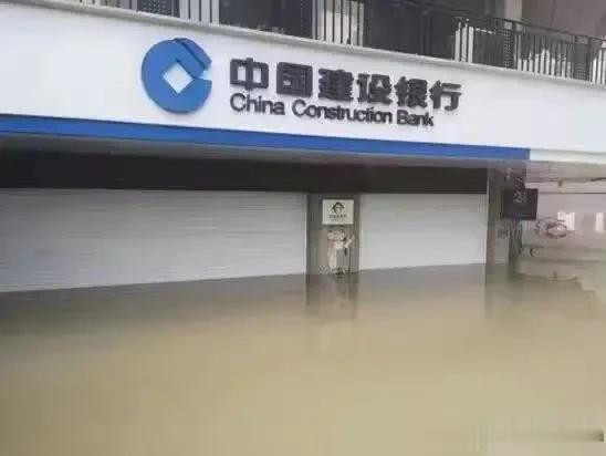 活了几十年，也没见过四大银行同时放水，大水一放，这下百姓的日子该好转了吧