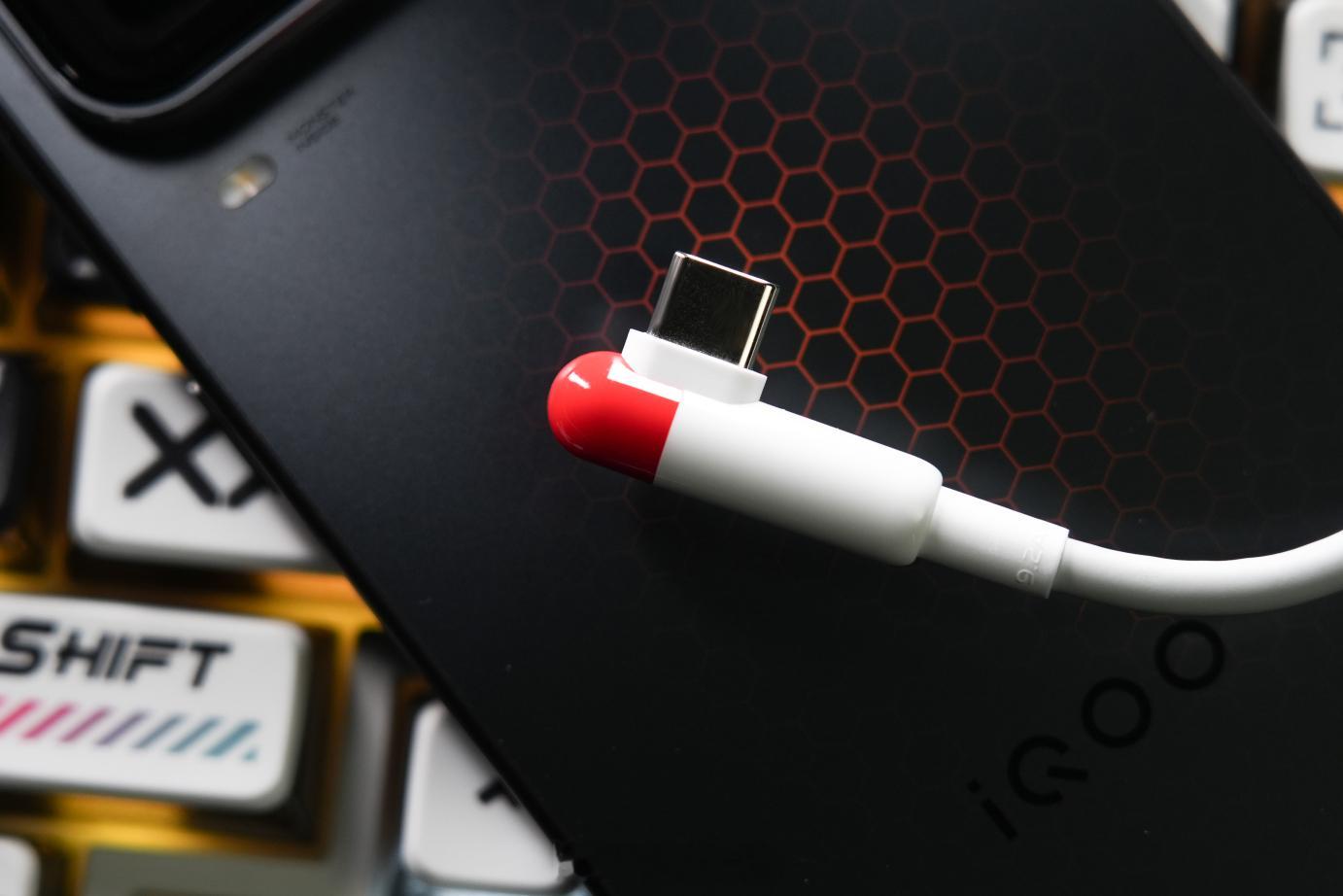 iQOO15 Ultra 续航焦虑彻底终结！iQOO 15 Ultra内置740