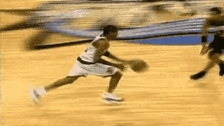 答案与文班都是NBA很另类的球员，之前没有这样的球员，之后也不会再出现这样的球员