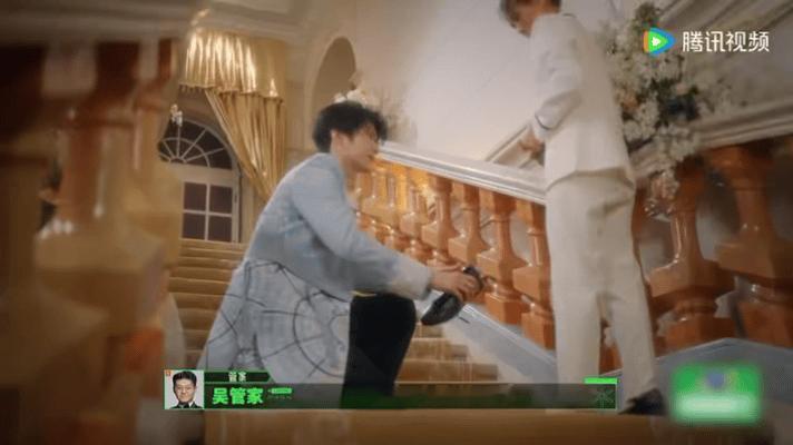 周柯宇给保洁穿鞋开始推理吧 开始推理吧剧情设定里周柯宇是辈分最高的小叔，身份地位