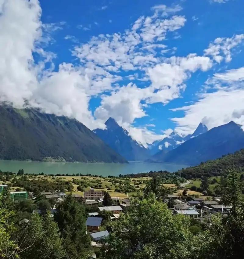 张晓磊爆款文章: 一程山水，一个路人，一段故事。

或许，你我都曾在匆匆行走中，