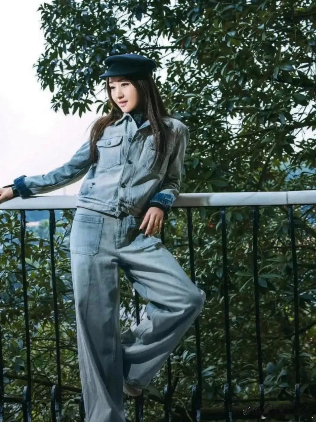 杨钰莹53岁了，看起来还像个少女，真年轻 ​​​