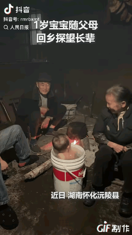 “1岁宝宝上人民日报了！”这一幕四世同堂的温暖，直接治愈了全网无数人！
 
湖南