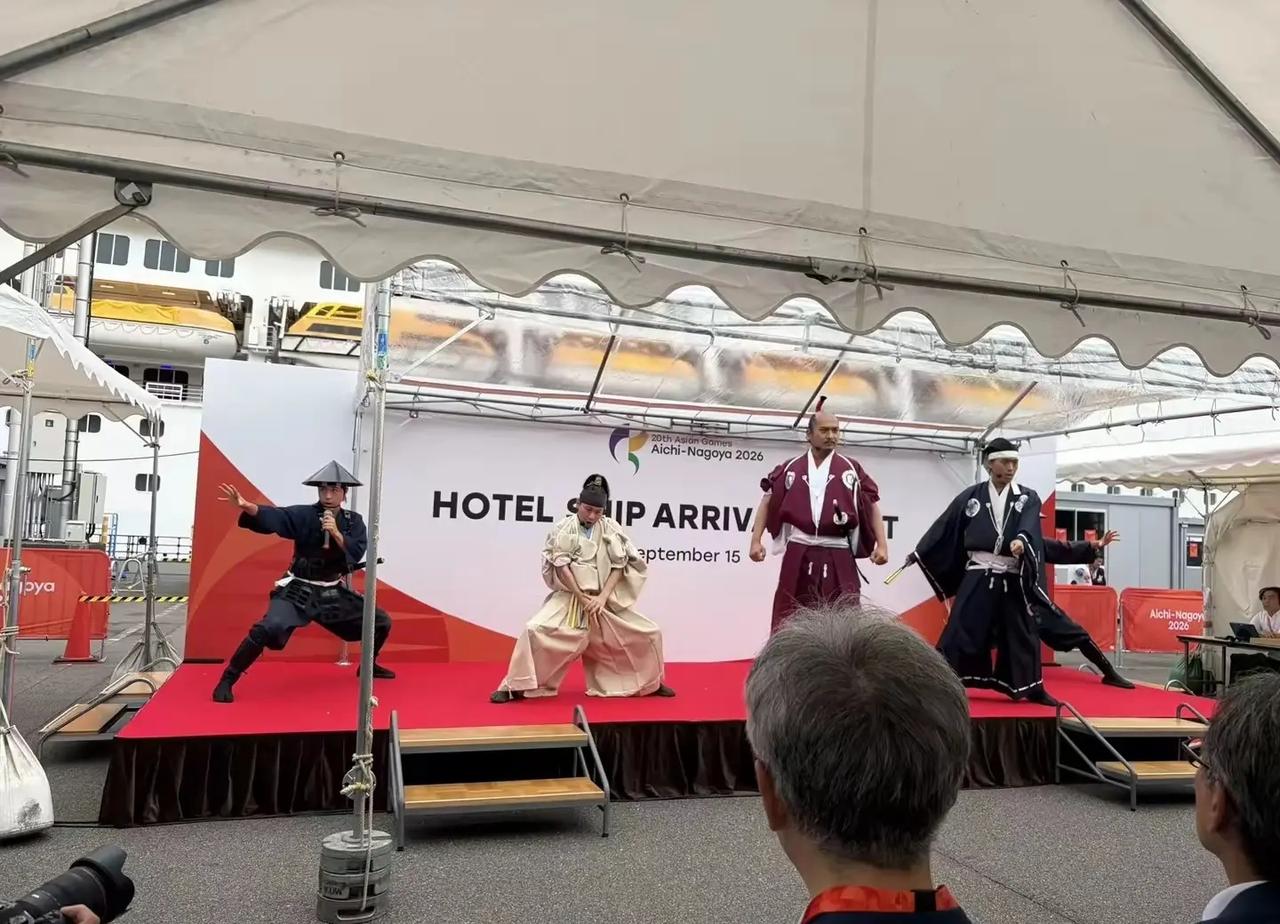 据韩联社9月16日报道，日本亚运会文艺表演中出现日本战国时期人物丰臣秀吉的形象，