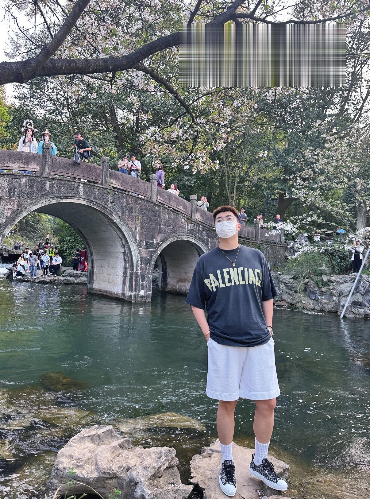 同我仰春。