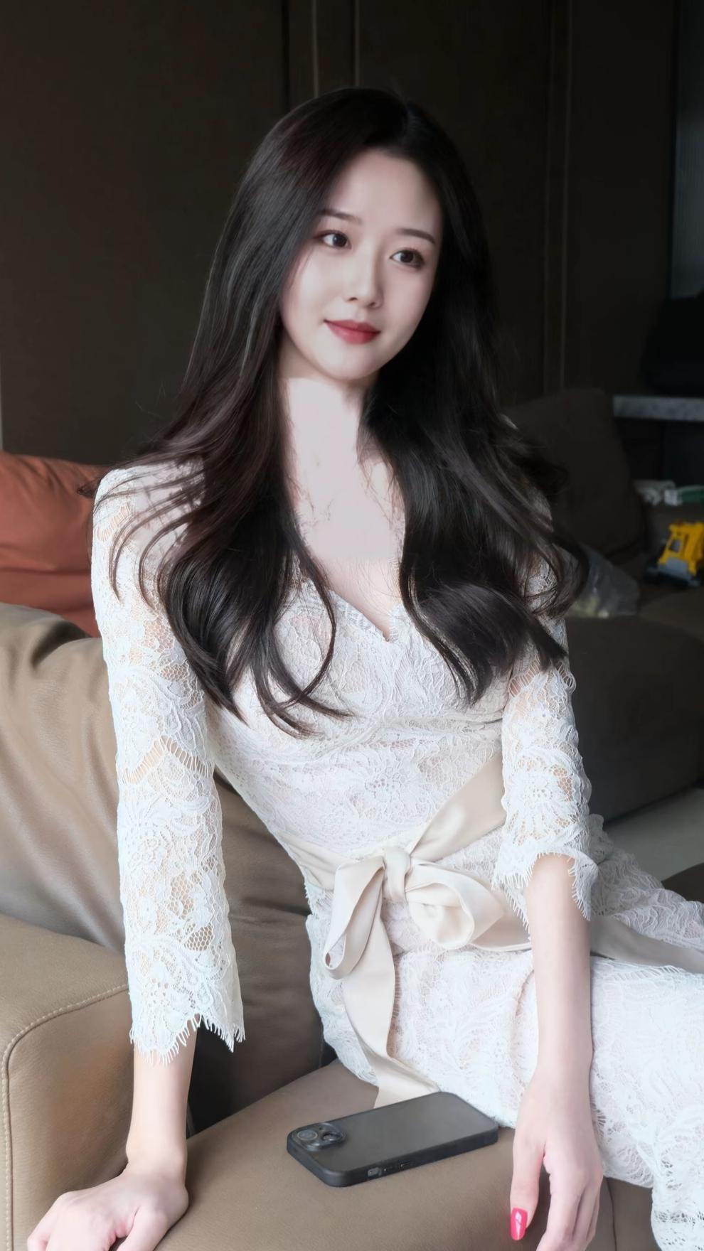 一个爱无能只有利益的妻子，足够把自己的丈夫逼疯……

男人不是铁打的。他在外面扛