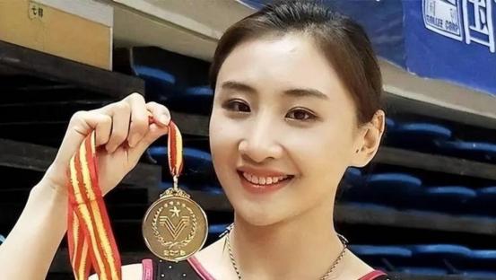 “退亲吧！”2019年，30岁的奥运冠军何雯娜怀孕5个月，与38岁身家过亿的离异