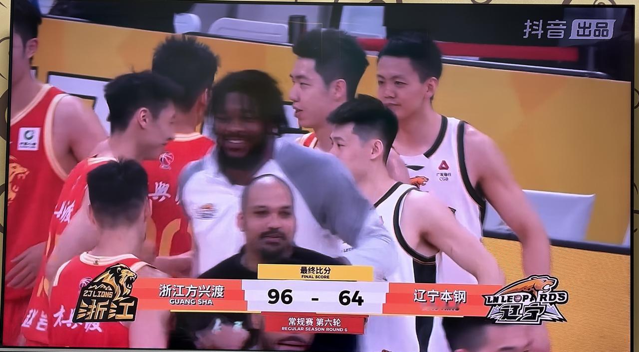 辽宁男篮32分惨败给浙江广厦！
这也许是谁也没有想到的结果！
辽宁男篮全场仅仅得