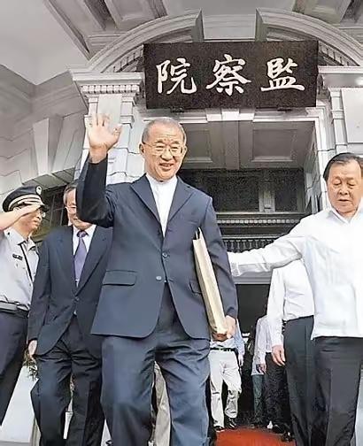 台湾人王建煊曾公开提出一项倡议：号召中国14亿人每人每天捐出一元钱，在全球推广“