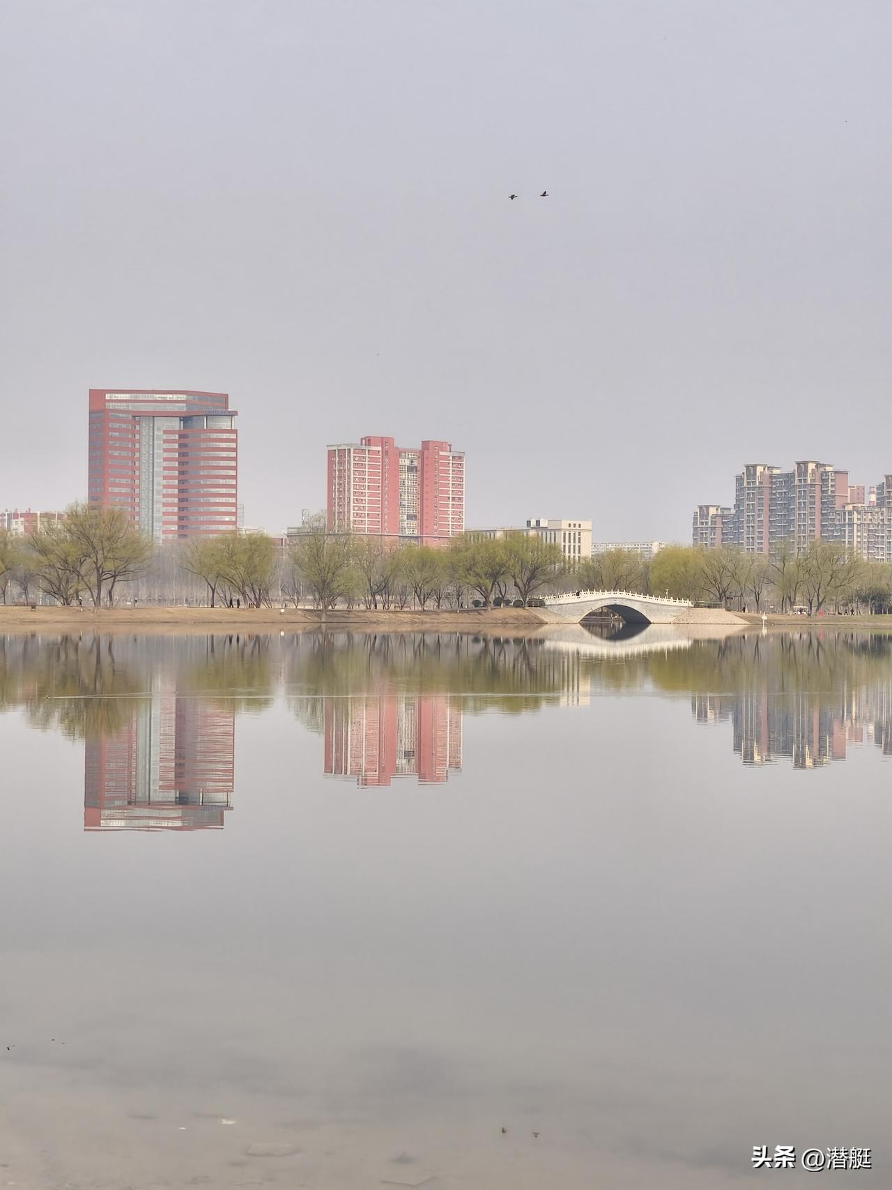 分享一张相册里随手拍的天空昌平白浮泉公园随手拍，不一样的天空，有着不一样的美景！