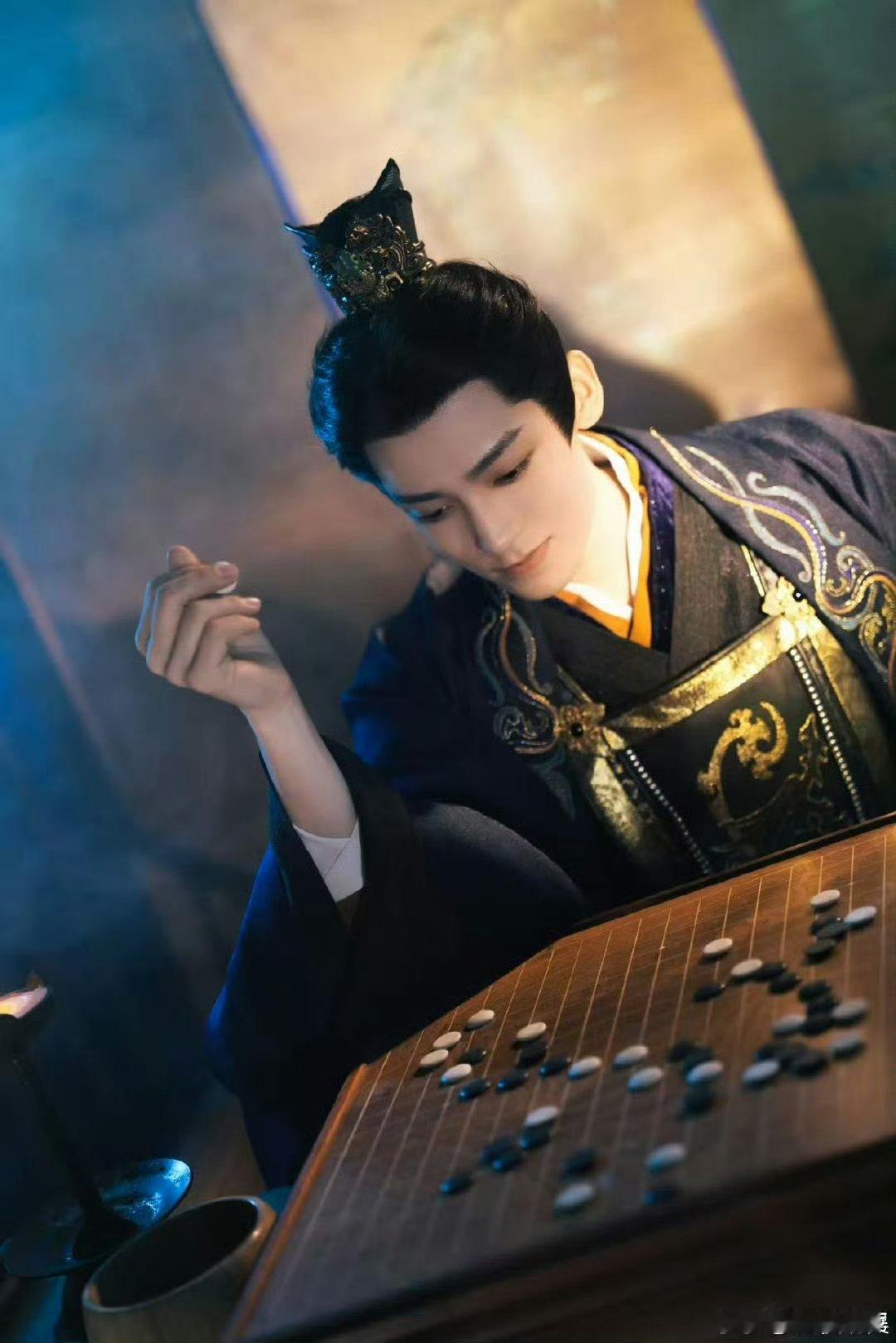 侯明昊生理性演技 和角色同频共振的极致体验！侯明昊的生理性演技，让痛苦在身体里真