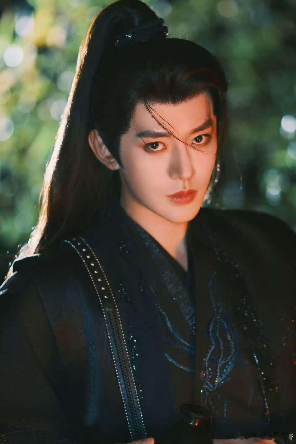 邓为 高马尾少年郎 不得不说钻石们吃的还是太好了，邓为的古装造型真的别有一番韵味