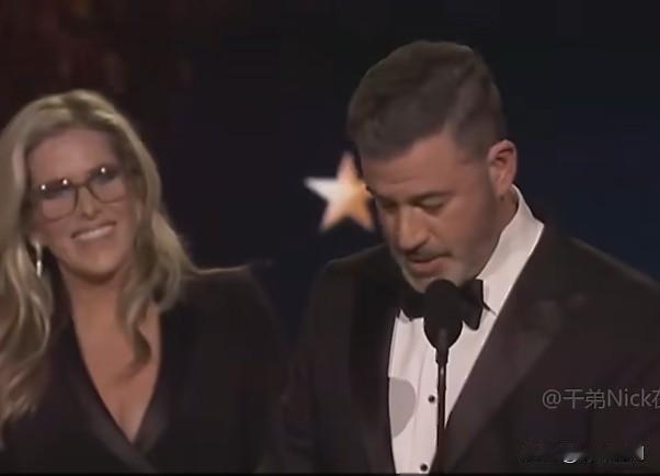 主持人吉米·金梅尔在赢得“评论家选择奖”最佳脱口秀奖项后，于获奖感言中调侃唐纳德