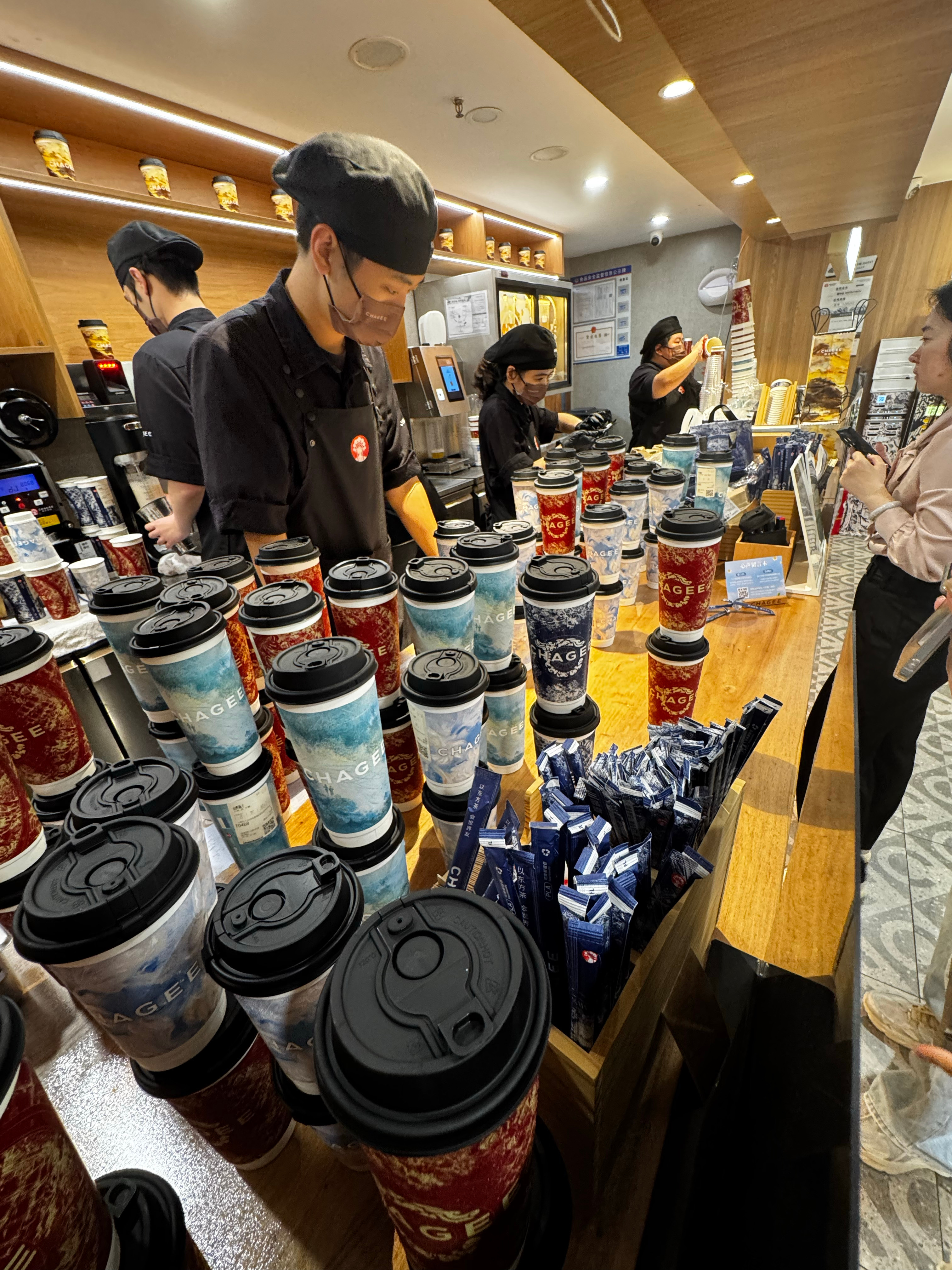 霸王茶姬店员劝退消费者爆单了 [doge] ​​​