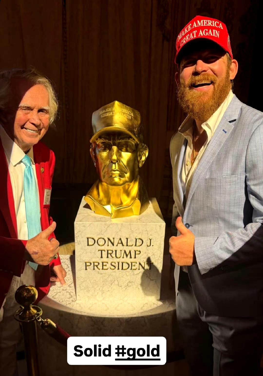 海湖庄园推出纯金打造的特朗普头像肖像 ​​​