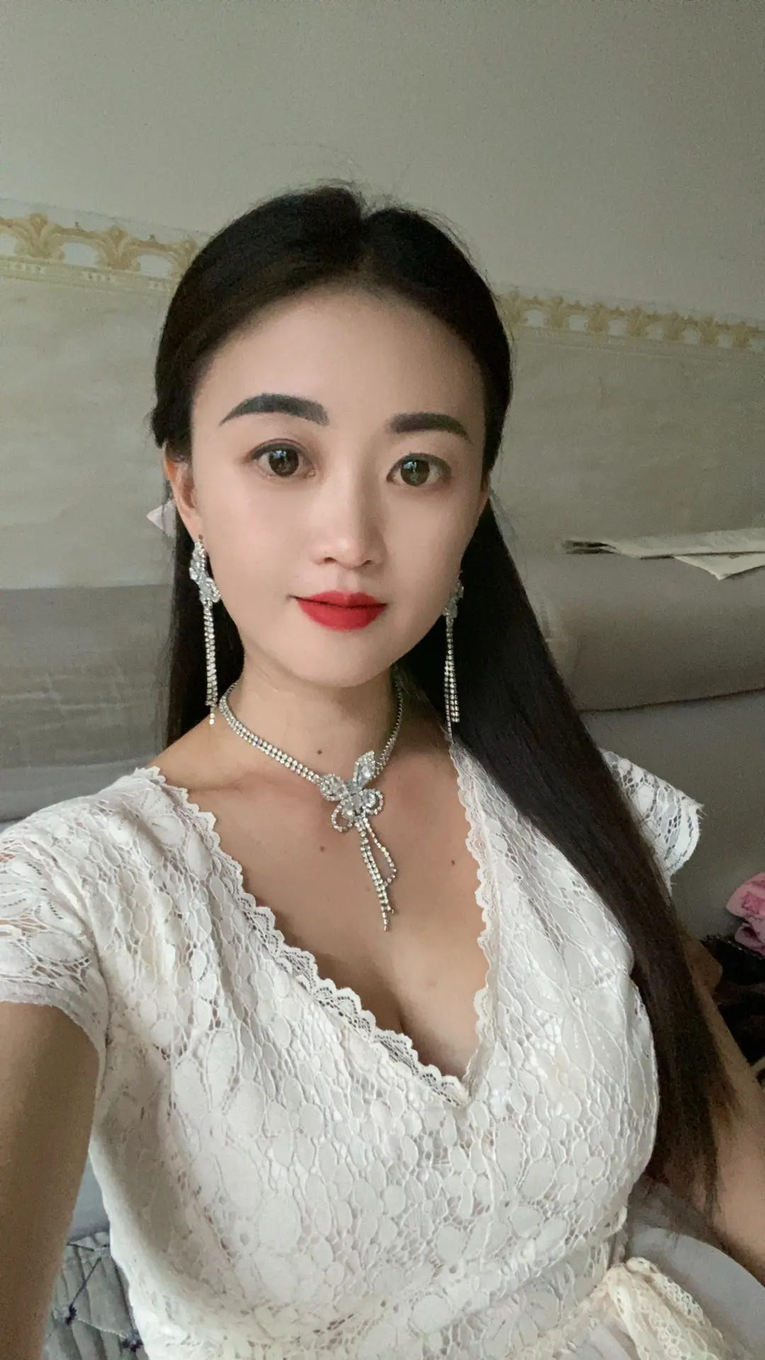 烧烤吗，今晚不来，后天回家收玉米了啵😂😂