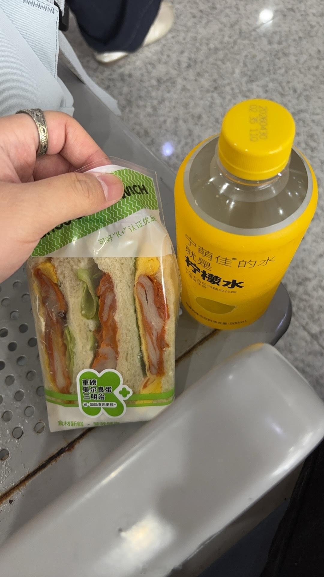 贵宾厅的先出去你们在机场一般吃什么 威海·威海大水泊机场