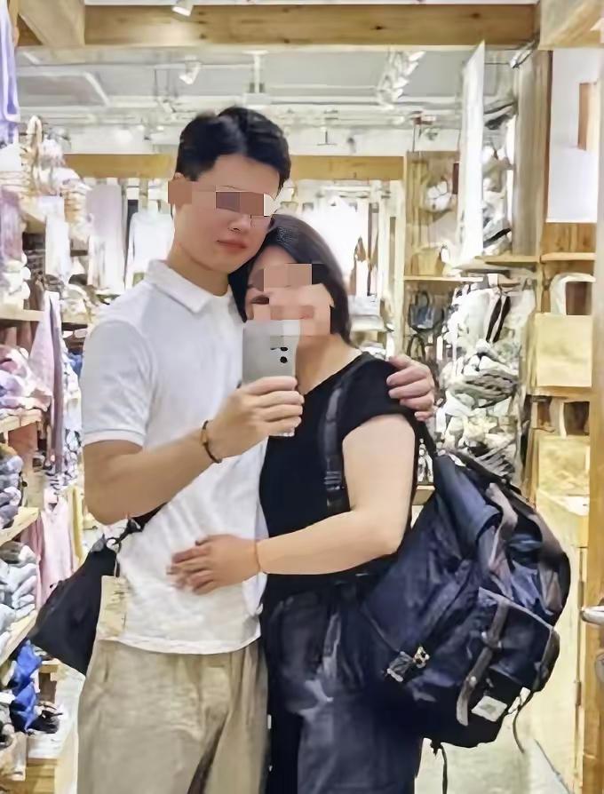我敢说杭州出轨的那个王某一定会后悔的，别看现在俩人好得跟一个人似的，浓情蜜意，甚