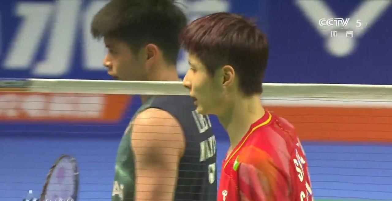 11-0[赞]！
决胜局石宇奇🇨🇳 11-0领先 🇲🇾梁峻豪！
第二局失