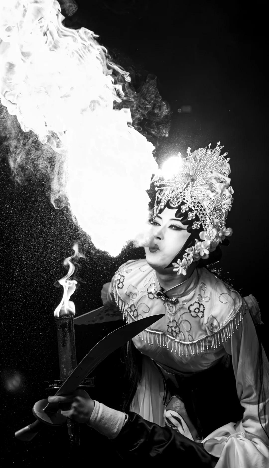 一些黑白的《鬼怨·杀生》
26/09/05陕西秦腔研究院
李慧娘:张雅琴(饰)