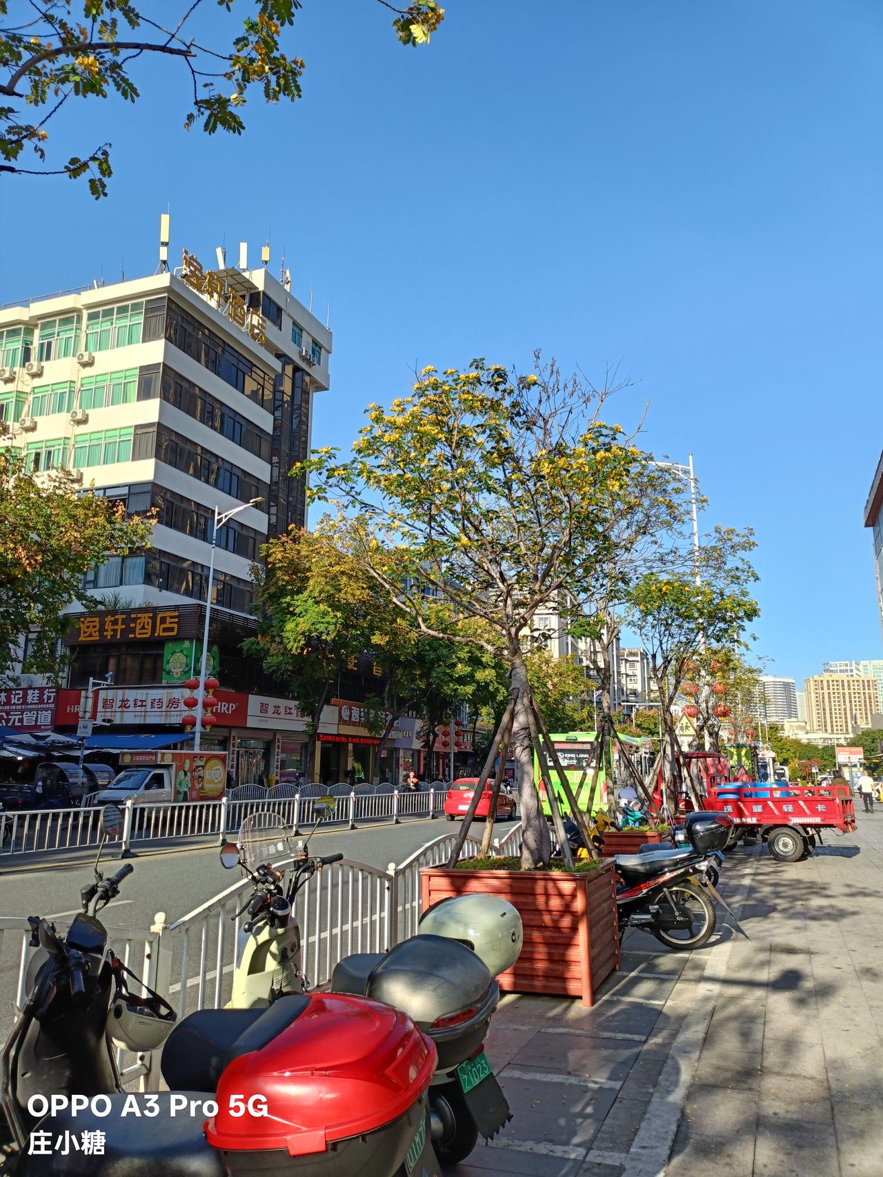 人生若只如初见，何事秋风悲画扇，意难平，终有遗憾。在社区工作六年，辞职后，又重回