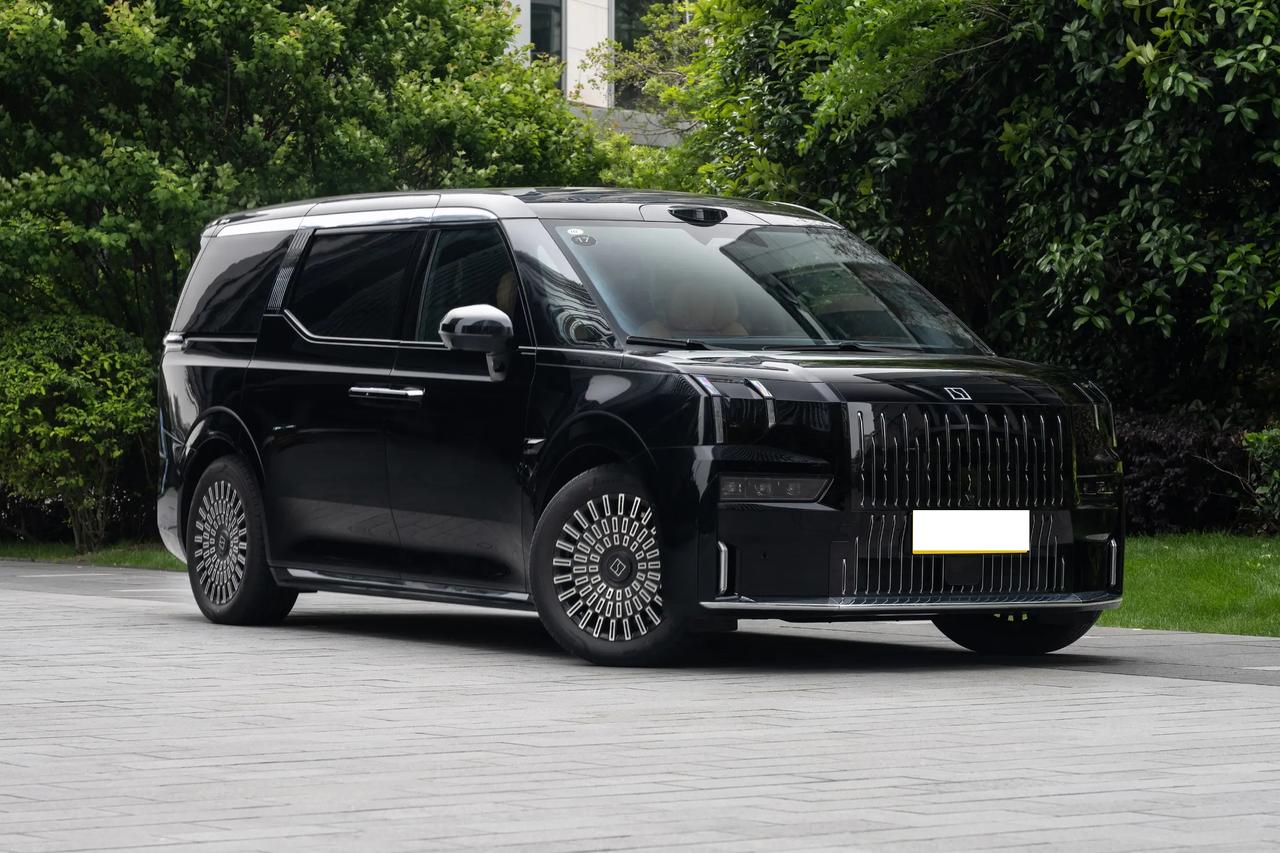 📦 新款极氪ZEEKR 009的空间账面本来就不差，所以这次我更关心的是“空间